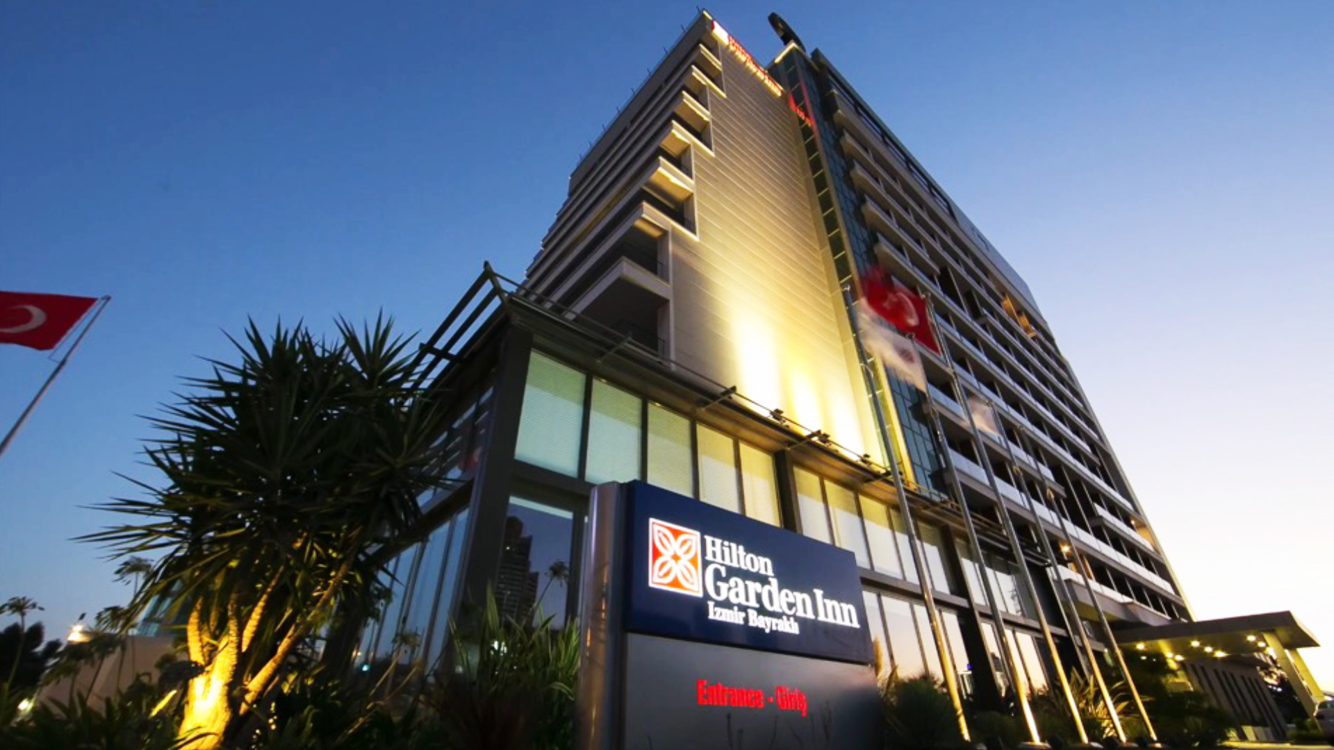 Hilton Garden Inn İzmir Bayraklı, Diyafram Duvar ve Baret Kazık İle Zemin Sağlamlaştırma Projesi